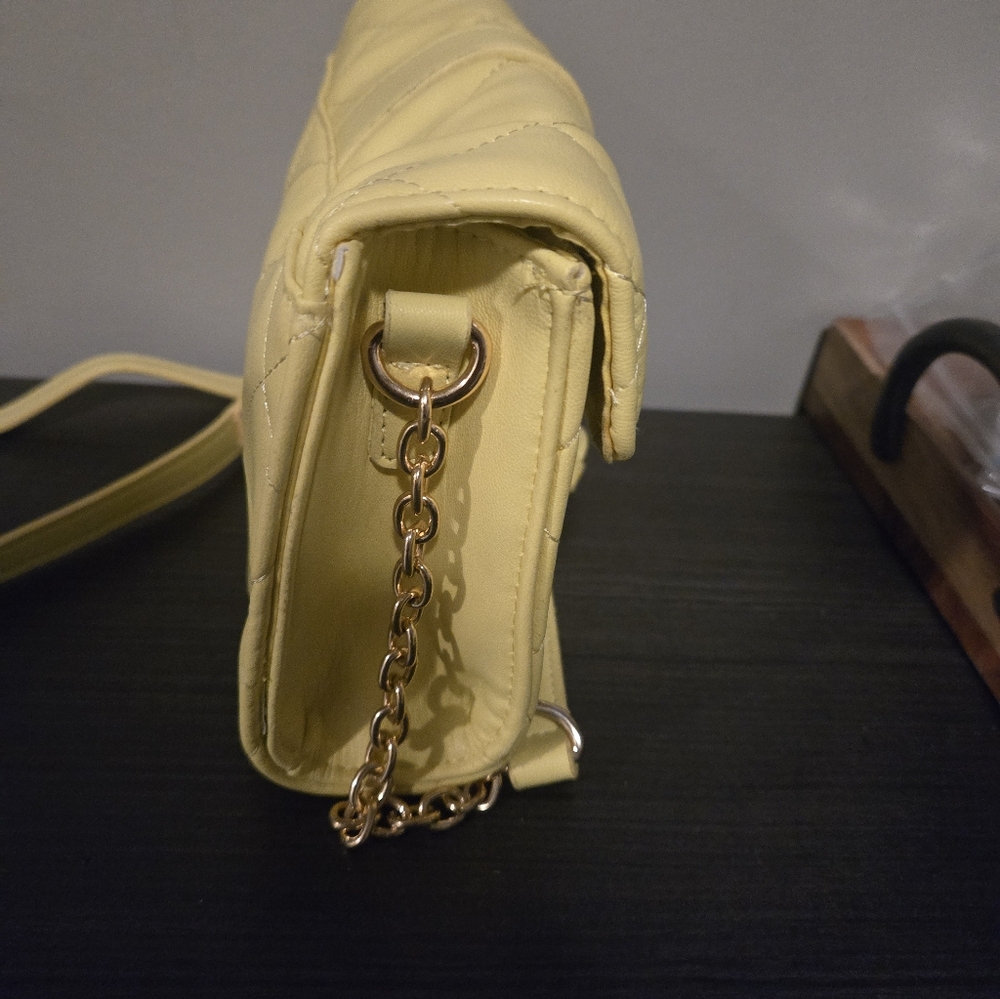 Bebe Quilted Yellow Crossbody Bag - Elegant Everyday Style Nwt - Picture 3 of 6